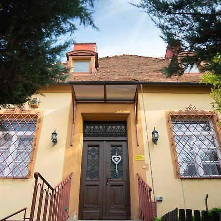 Katus Apartman Apartment Eger Luaran gambar